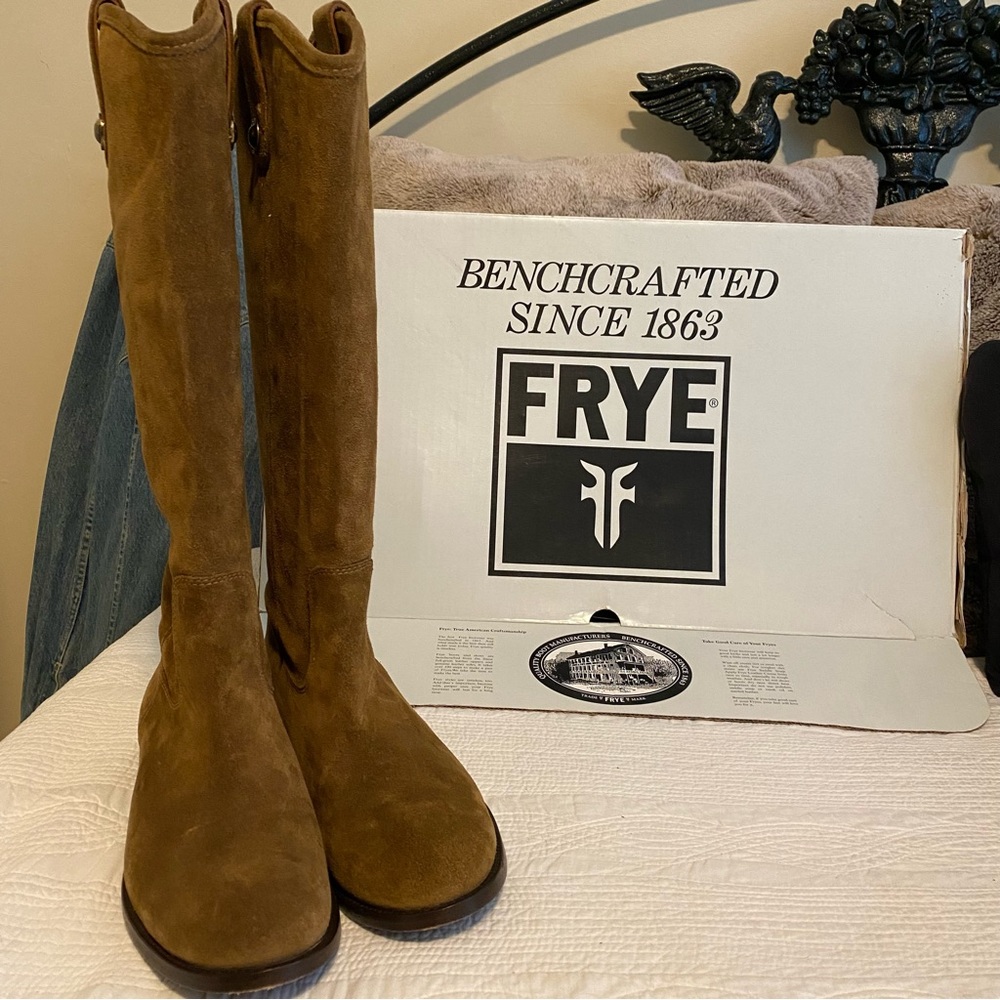 Excellent condition FRYE ‘Melissa Button’ boots